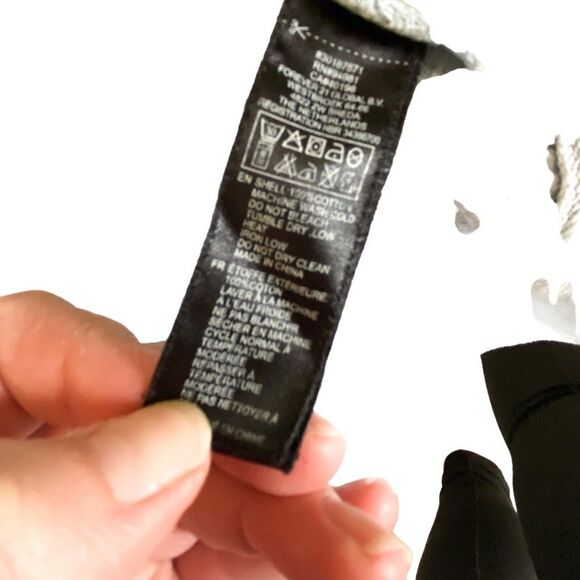 Forever 21 Blue Premium Denim Vest Jacket Size Small Two-Tone Jean Detail Trendy - Picture 3 of 5